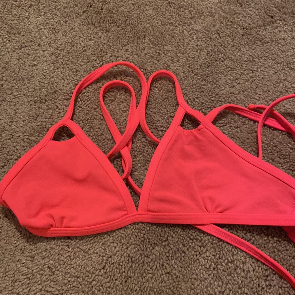 1 bikini top, 1 bottom